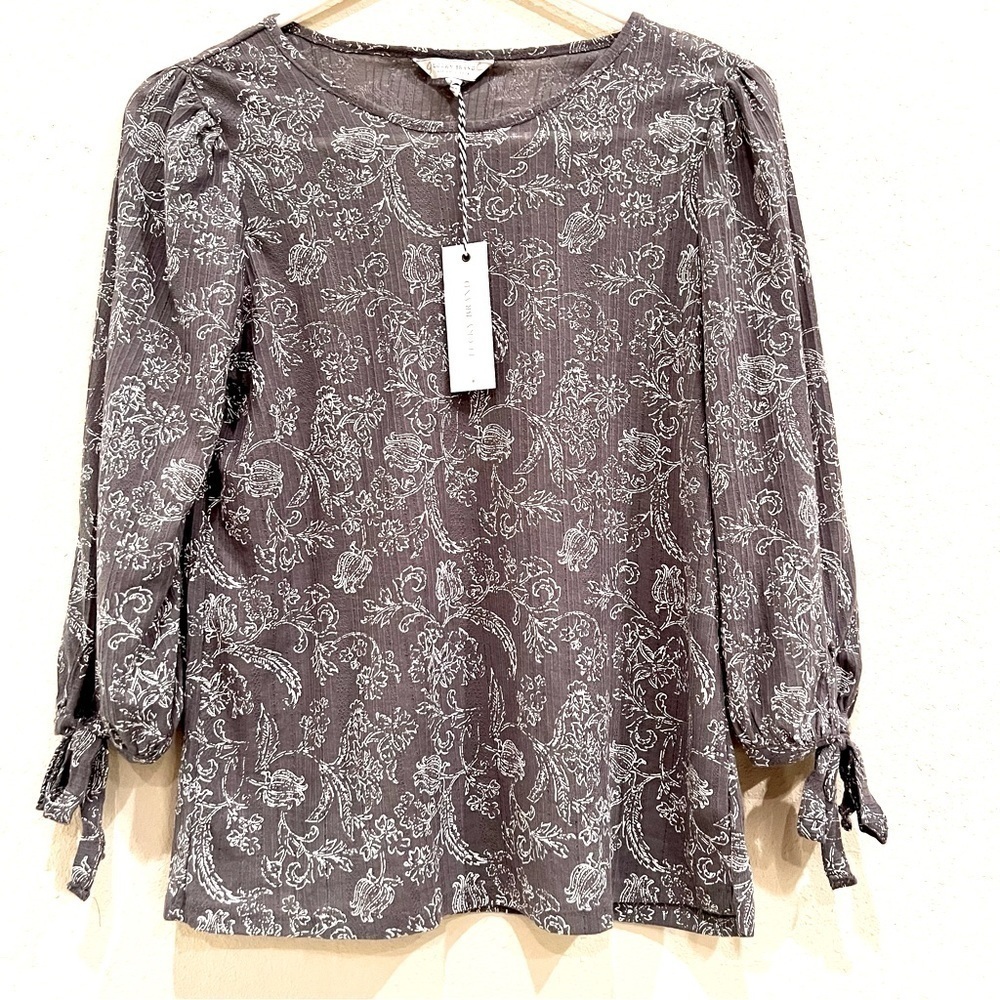 NWT Lucky Brand Gray White Floral 3/4 Tie Cuff Pullover Crew Neck XS blouse